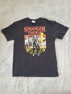Netflix Stranger Things Mens Large (42-44) 100% Cotton Graphic Print Blk Tshirt